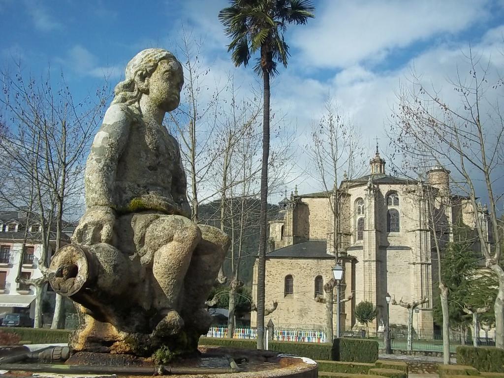 Apartamentos El Camino Villafranca Del Bierzo Esterno foto