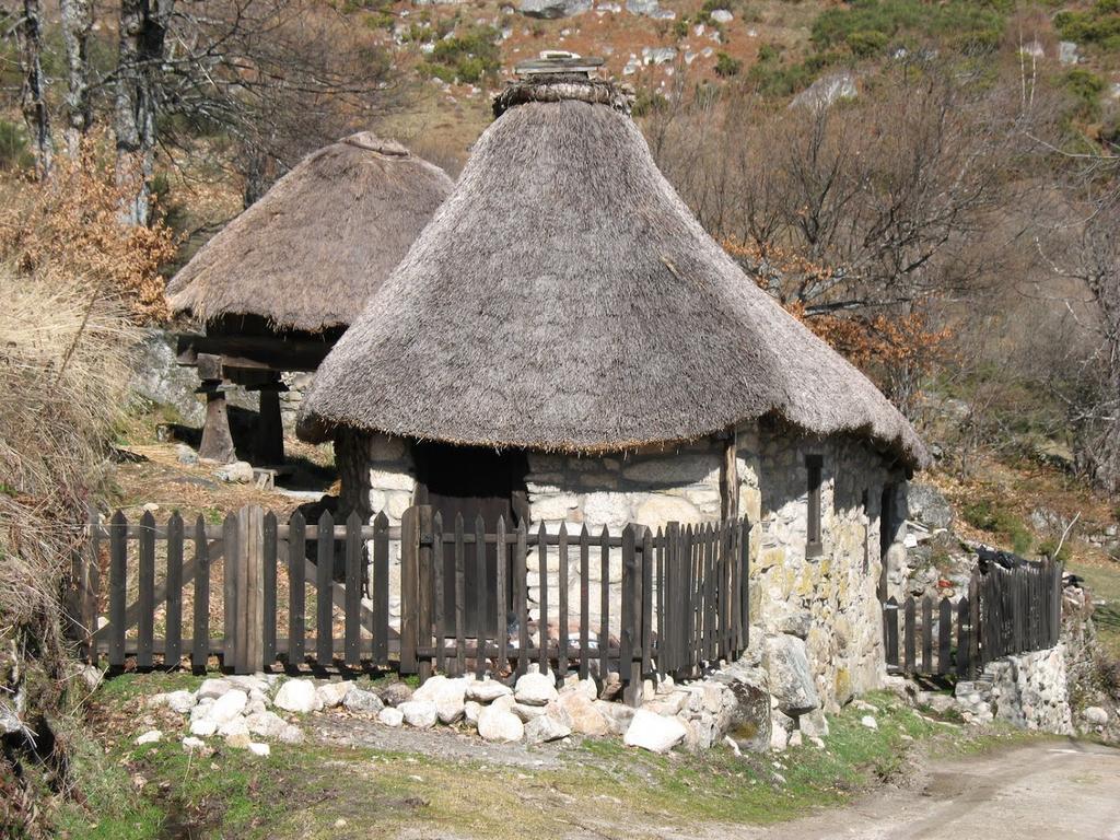 Apartamentos El Camino Villafranca Del Bierzo Esterno foto